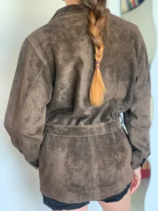 Chaqueta ante marrón con cinturón