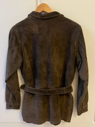 Chaqueta ante marrón con cinturón