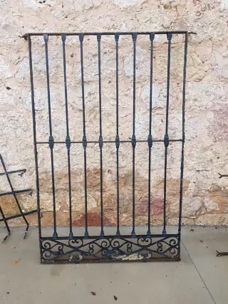 Reja antigua forjada.