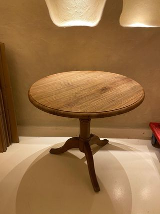 Mesa redonda de madera