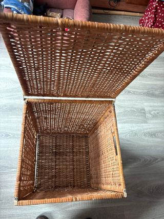 Cesto de mimbre con tapa