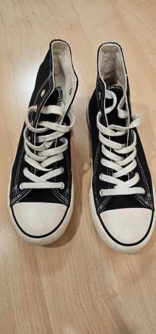 Zapatillas altas NYC de lona negras.