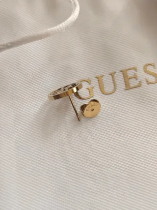 Pendiente GUESS