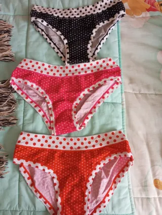 Tre slip a pois nuovi