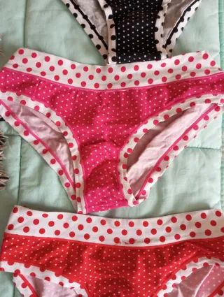 Tre slip a pois nuovi