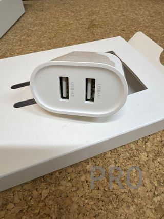 Caricabatterie da parete con doppia USB