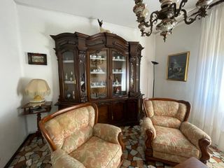 Salottino antico in legno e tessuto