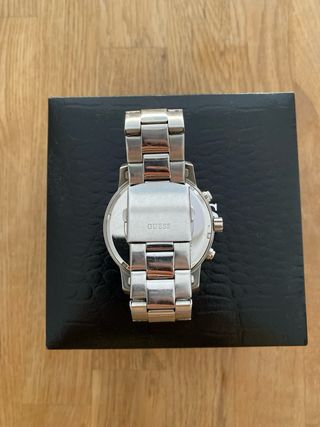Reloj Guess Plateado y Blanco