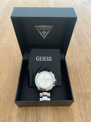 Reloj Guess Plateado y Blanco