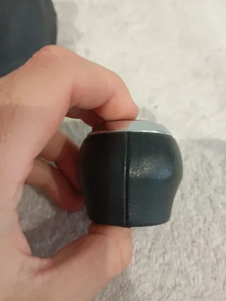 Pomo y funda cambio Toyota Auris E18