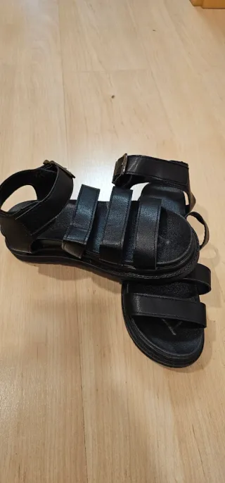 Sandalias tipo esclava negras