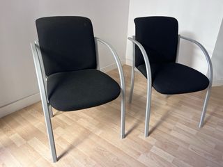 3 Sillas de oficina negra y plateada