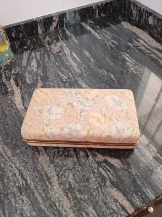 Joyero pequeño con bisutería