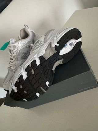 Nuevas Zapatillas New Balance 530 Plata y Blanco