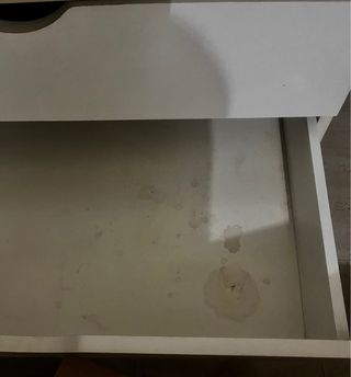 Toeletta effetto marmo con cassetti