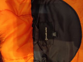 Parka negra Stradivarius con capucha