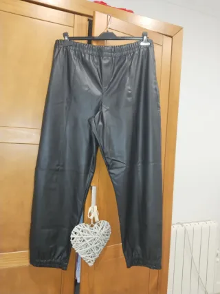 Pantalón polipiel Zara XL