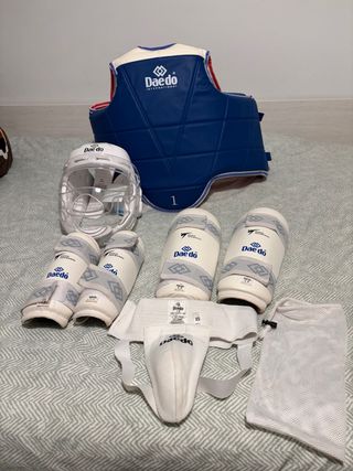 Conjunto Protecciones Taekwondo Daedo