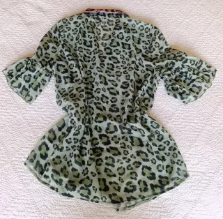 Camisa leopardo verde y rosa