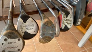 Bolsa de golf con palos y accesorios