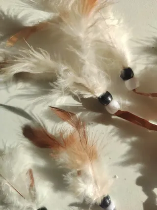 Atrapasueños con plumas y cuentas