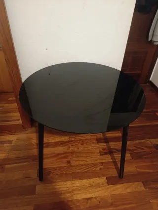 Tavolo rotondo in cristallo nero