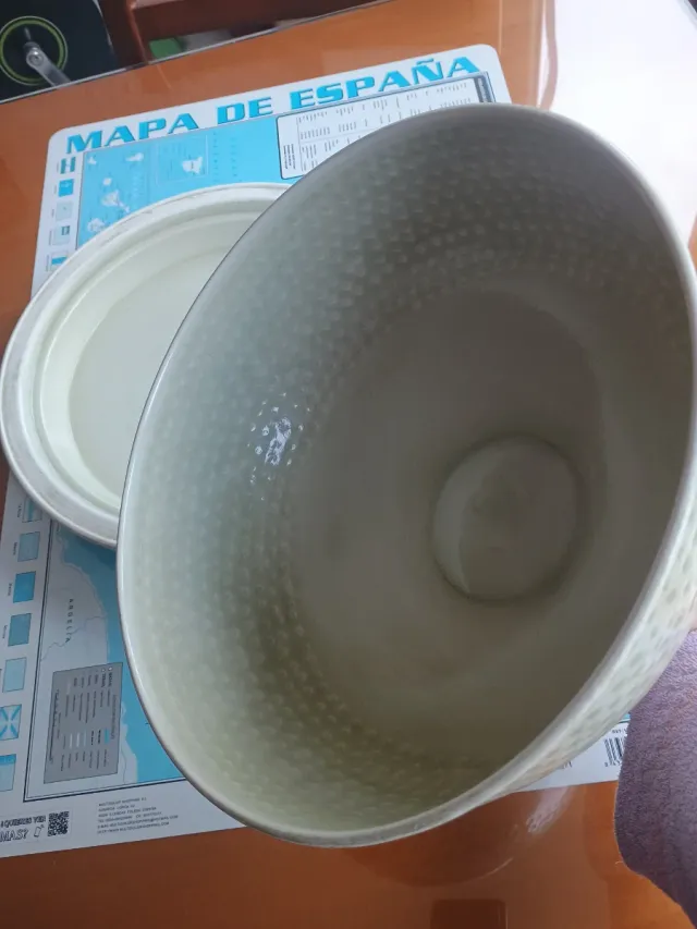 Quesera ornamental de metal