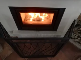 Salva chispas chimenea metal negro