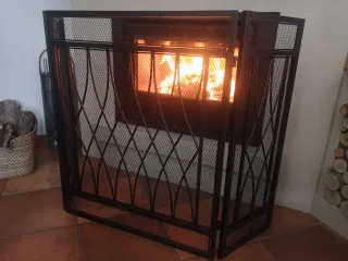 Salva chispas chimenea metal negro