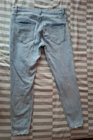 Pantalón vaquero Zara desgastado T.40
