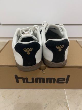 Zapatillas Hummel grises y blancas