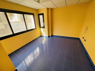 Edificio en venta en Albatera