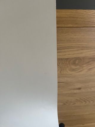 2 Sillas blancas nuevas modernas con patas metal