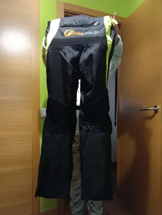Pantalón moto negro con protecciones