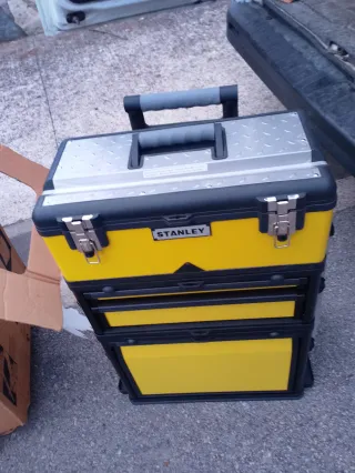 Caja de herramientas Stanley con ruedas