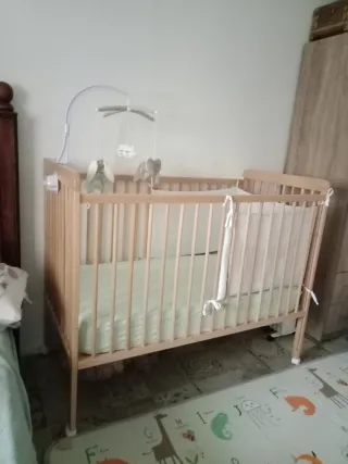 Cuna de madera con colchón Corte inglés