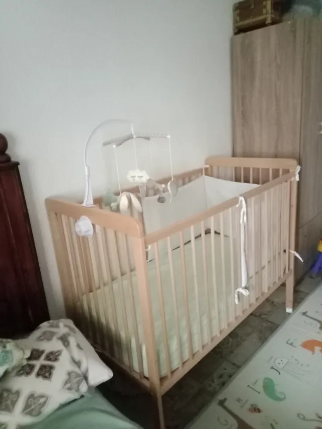 Cuna de madera con colchón Corte inglés