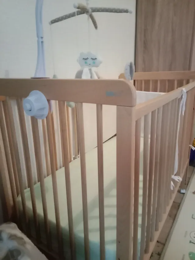 Cuna de madera con colchón Corte inglés