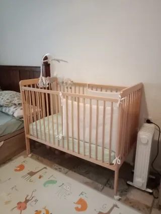 Cuna de madera con colchón Corte inglés