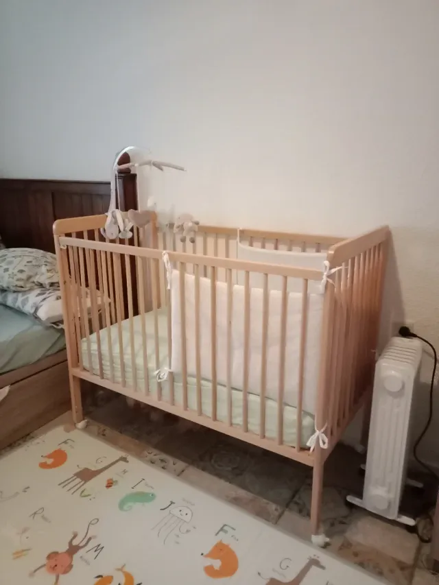 Cuna de madera con colchón Corte inglés