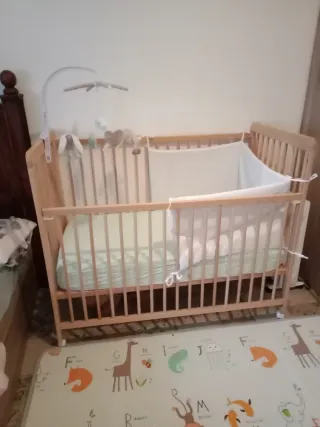 Cuna de madera con colchón Corte inglés