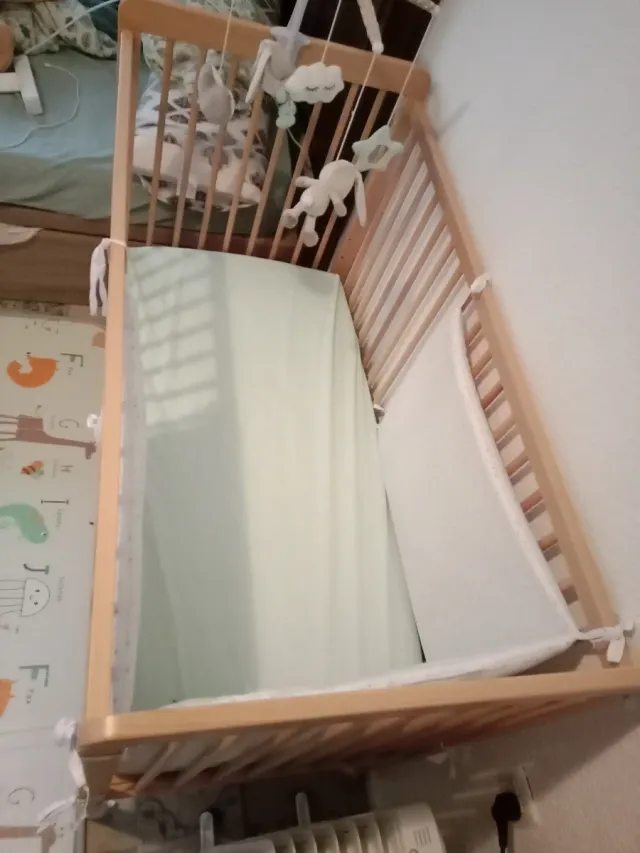 Cuna de madera con colchón Corte inglés