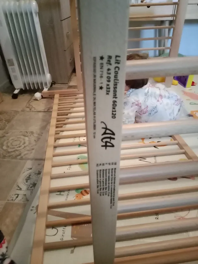 Cuna de madera con colchón Corte inglés