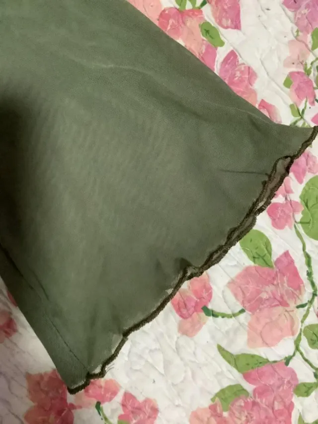 Top verde SHEIN manga ancha lazo