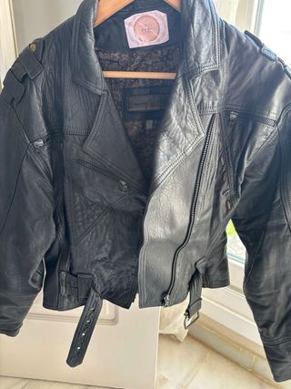 Chaqueta de Piel Negra