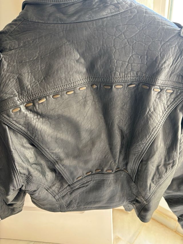 Chaqueta de Piel Negra