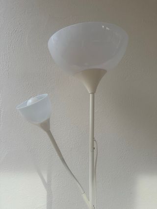 Lámpara de pie Ikea blanca
