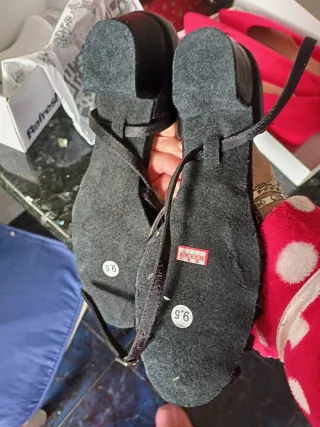 Sandalias Negras de Tiras