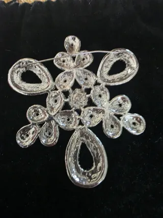 Broche antiguo de pedrería para fiesta o novia