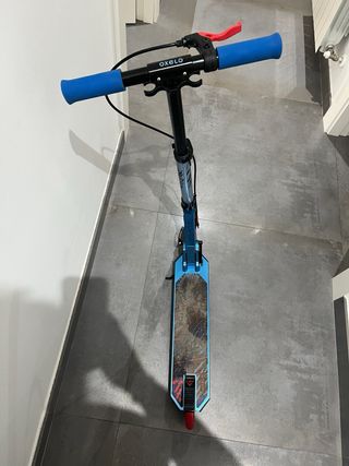 Patinete infantil azul y rojo